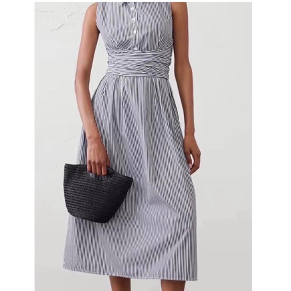 BANANA REPUBLIC POPLIN WRAPPED NAVY STRIPED MIDI SHIRTDRESS Size L pockets!!!
